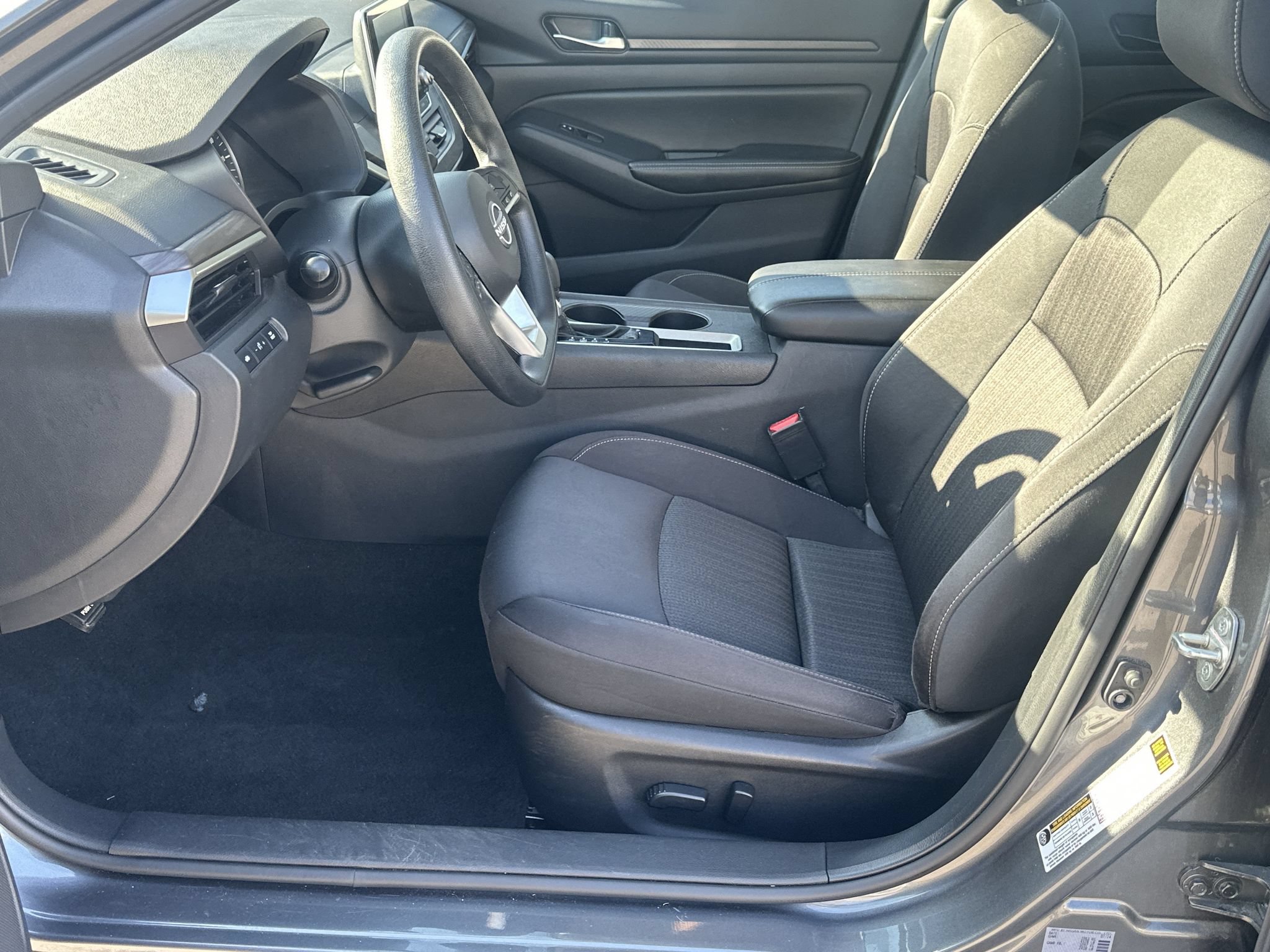 Used 2025 Nissan Altima 2.5 SV FWD image 9