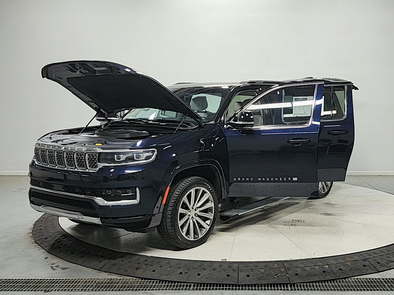 Used 2023 Jeep Grand Wagoneer L Series II w/ Convenience Group III AWD/4WD image 16