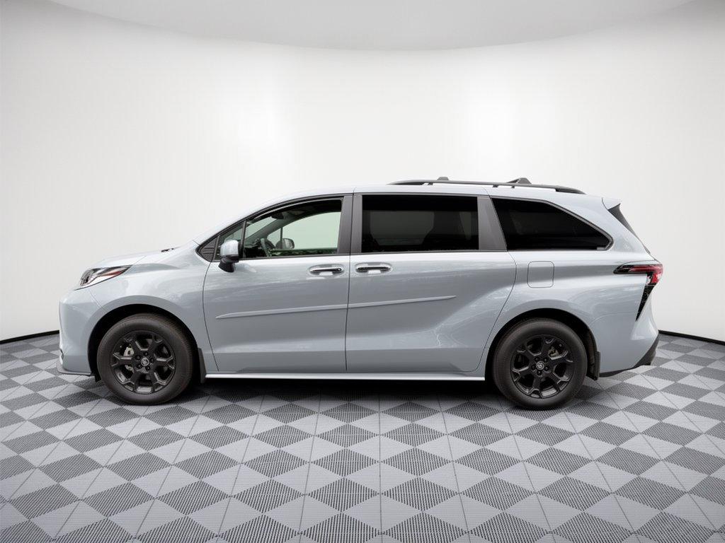 Used 2025 Toyota Sienna XLE Woodland Edition AWD/4WD image 2