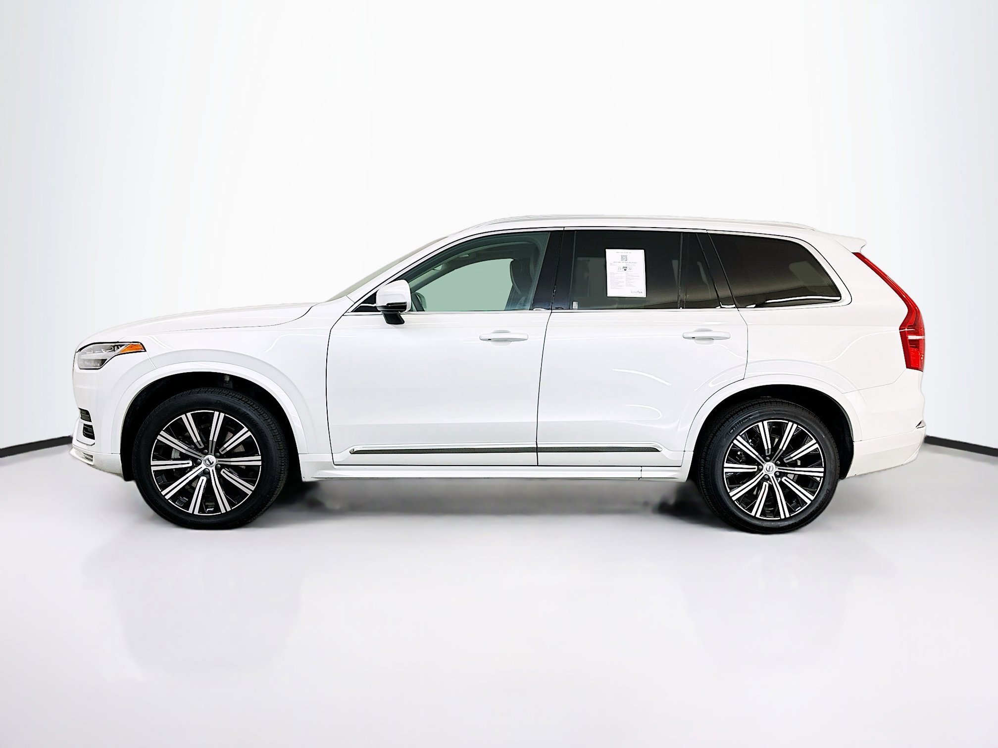 Used 2025 Volvo XC90 B5 Core image 4