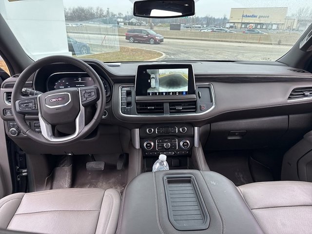 Used 2023 GMC Yukon SLT w/ SLT Premium Package image 18