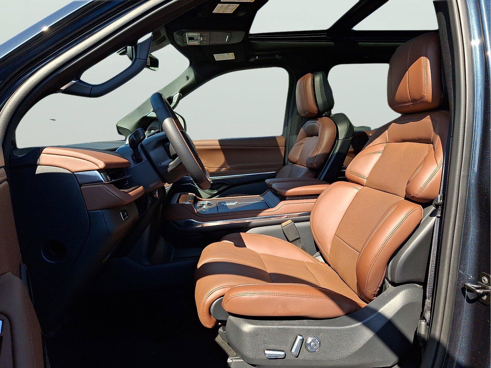New 2026 Lincoln Navigator L Reserve AWD/4WD image 10