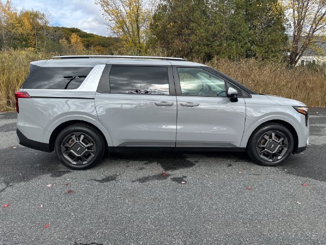 Used 2025 Kia Carnival EX FWD image 6