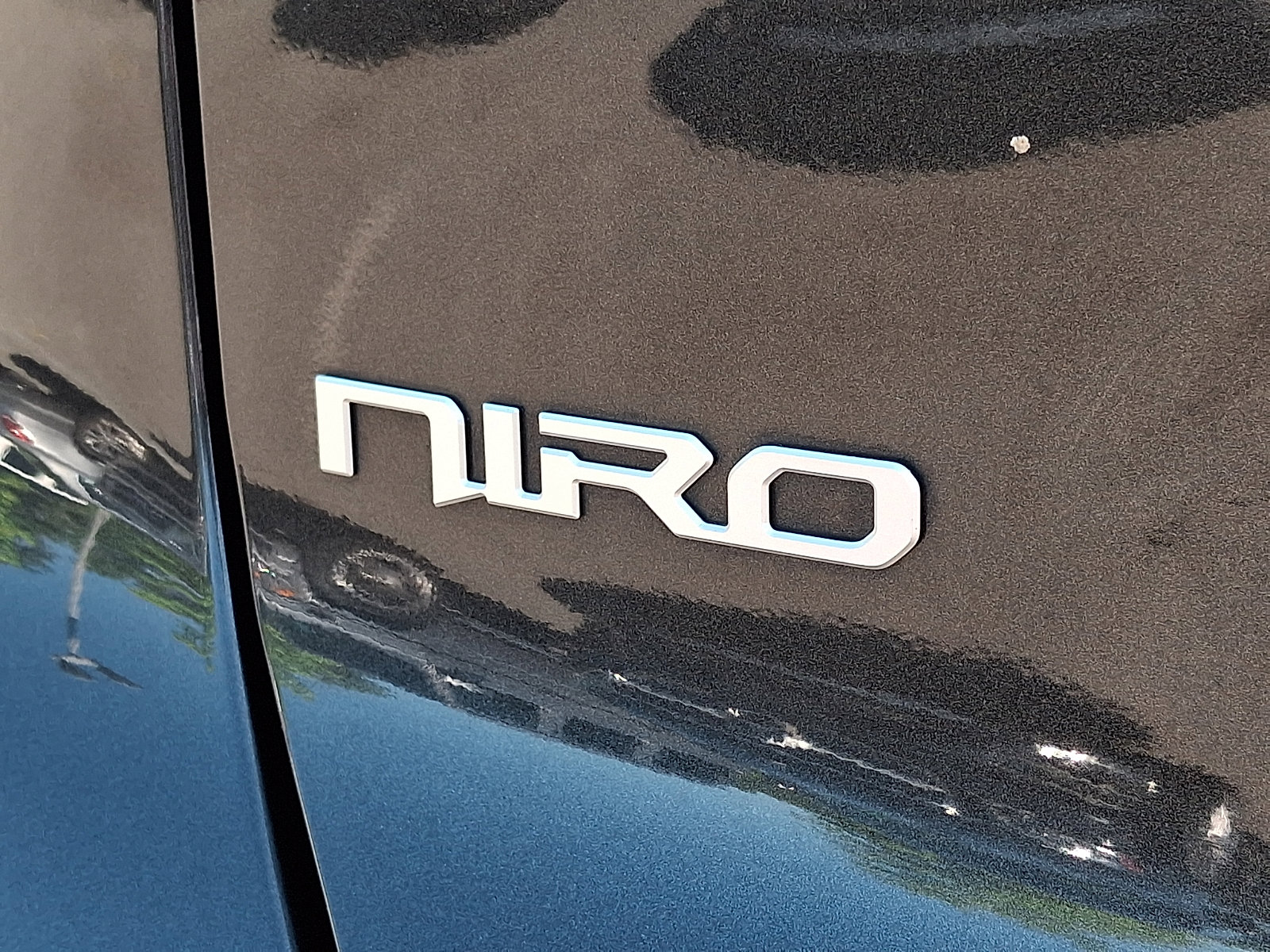 Used 2023 Kia Niro EX Touring FWD image 31