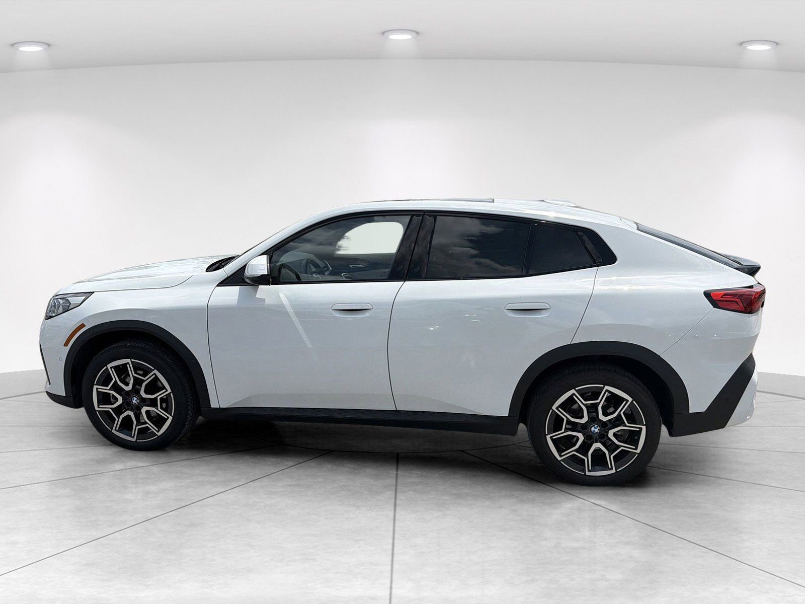 Certified 2025 BMW X2 xDrive28i AWD/4WD image 7