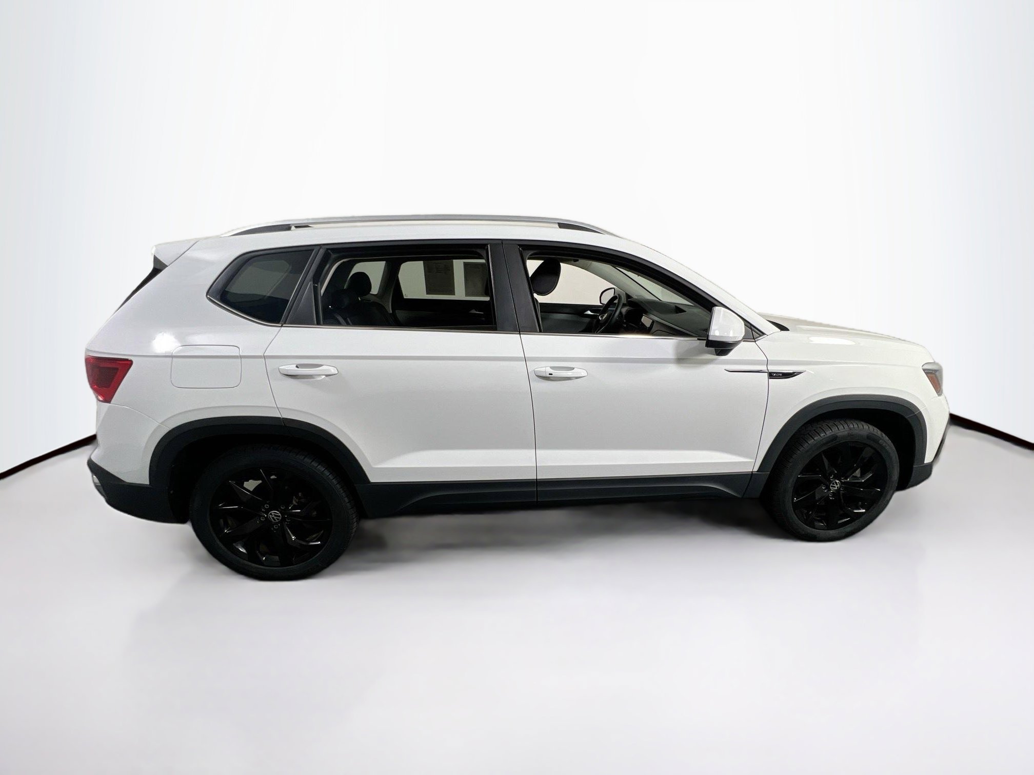 Used 2022 Volkswagen Taos SE image 4