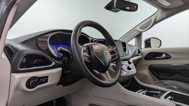 Used 2023 Chrysler Pacifica Limited image 24