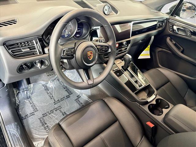 Certified 2026 Porsche Macan Turbo AWD/4WD image 4