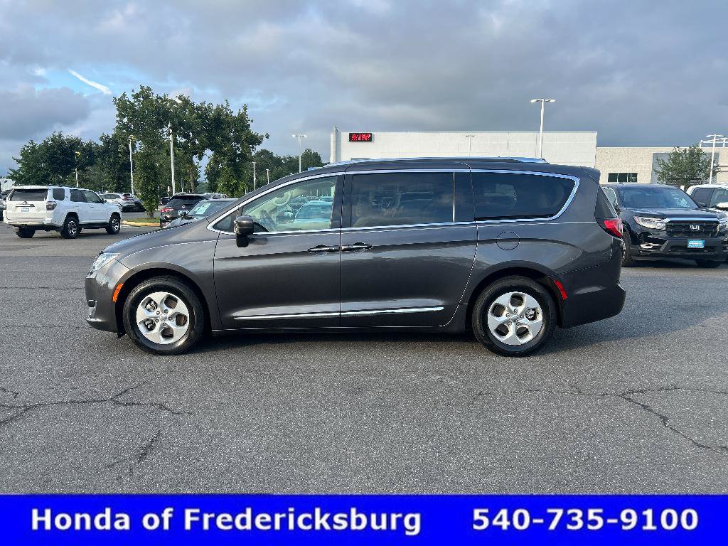 Used 2017 Chrysler Pacifica Touring-L Plus FWD video 2