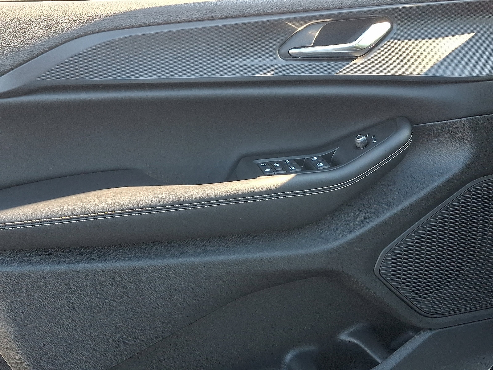 Certified 2024 Jeep Grand Cherokee Laredo image 12