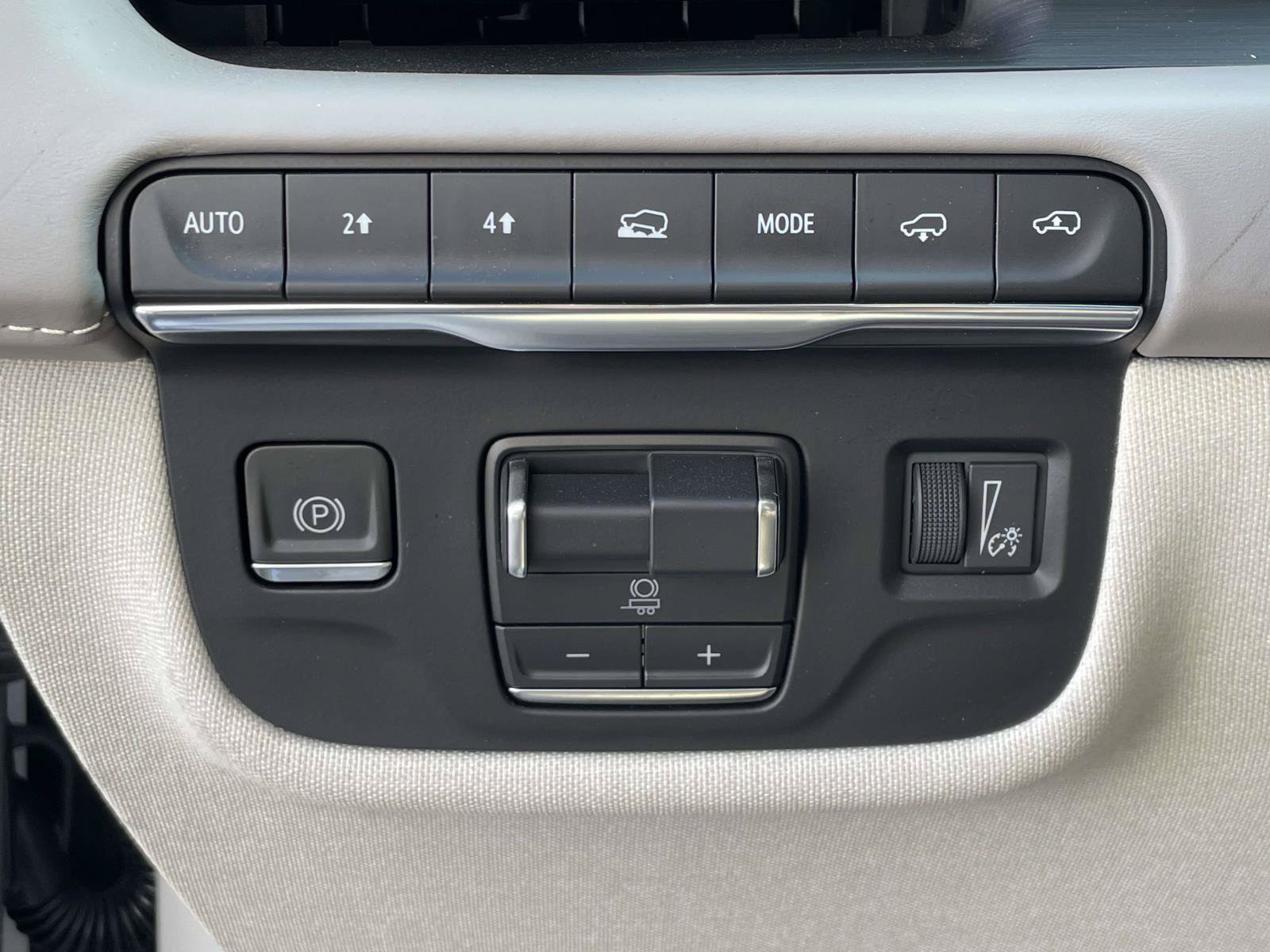 Certified 2024 Cadillac Escalade ESV Premium Luxury Platinum w/ LPO, Floor Liner Package AWD/4WD image 30