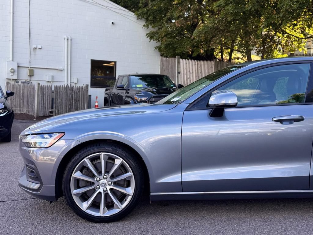 Used 2021 Volvo S60 T6 Momentum AWD/4WD image 10