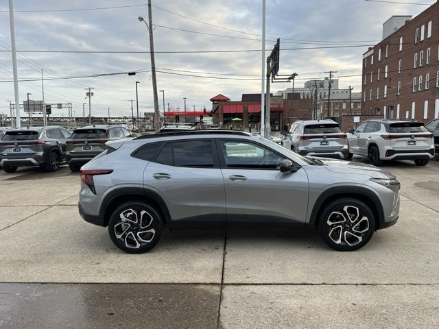 Used 2025 Chevrolet Trax RS w/ Driver Confidence Package image 6