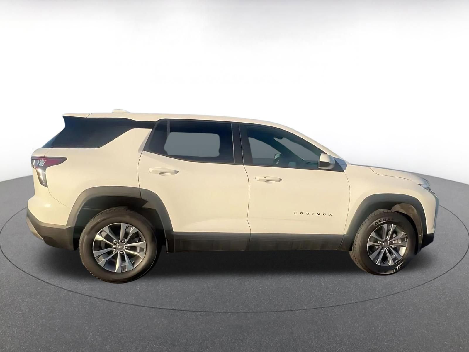 Used 2025 Chevrolet Equinox LT AWD/4WD image 16