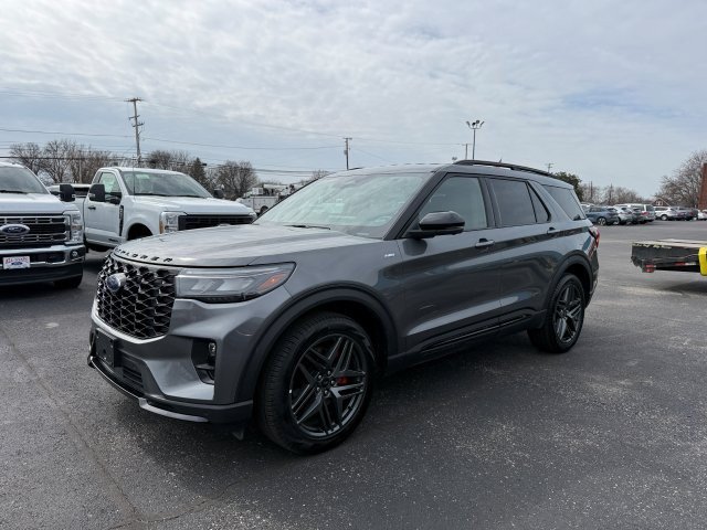 Used 2025 Ford Explorer ST-Line w/ ST-Line Street Pack AWD/4WD image 4