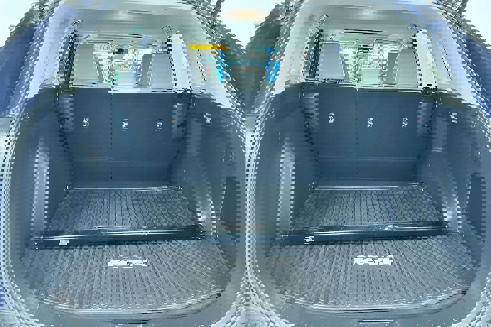 Used 2020 Toyota RAV4 XLE Premium image 40