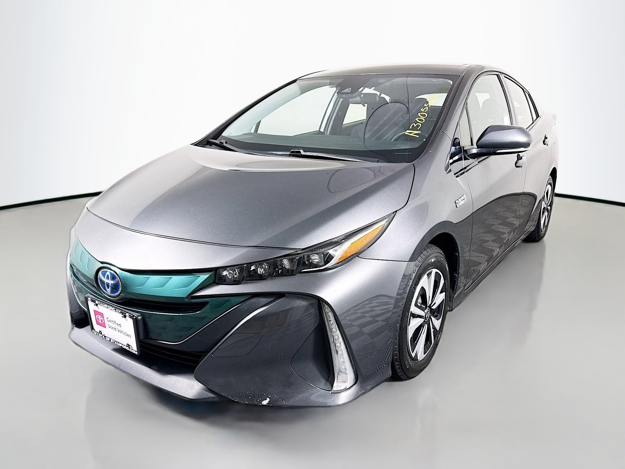 Certified 2017 Toyota Prius Prime Plus FWD image 3