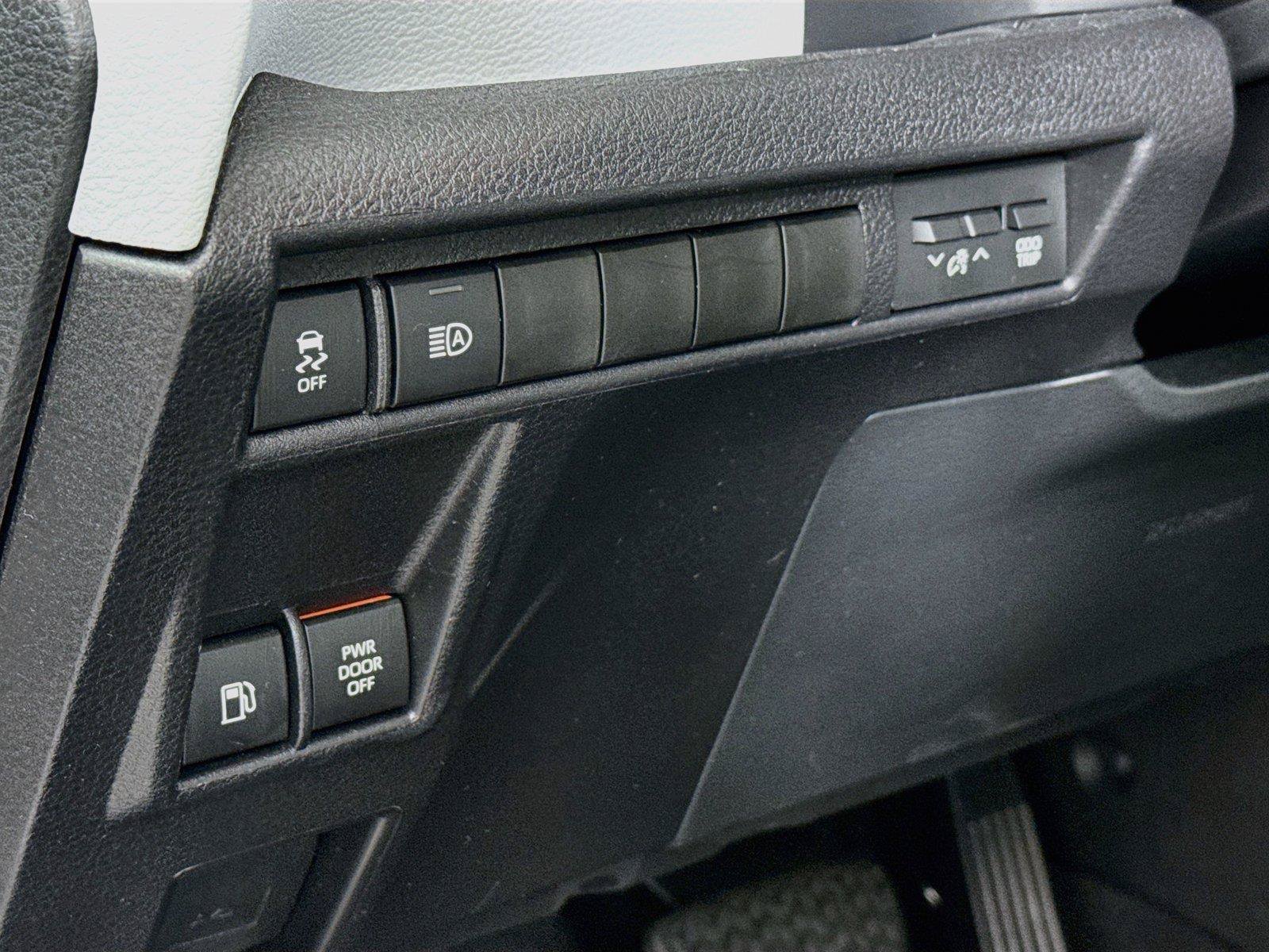 Certified 2026 Toyota Sienna XLE FWD image 16