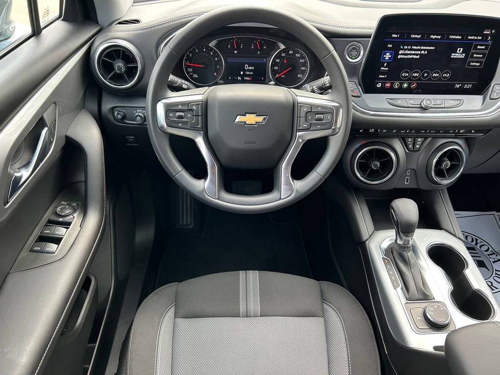 Used 2025 Chevrolet Blazer LT AWD/4WD image 14