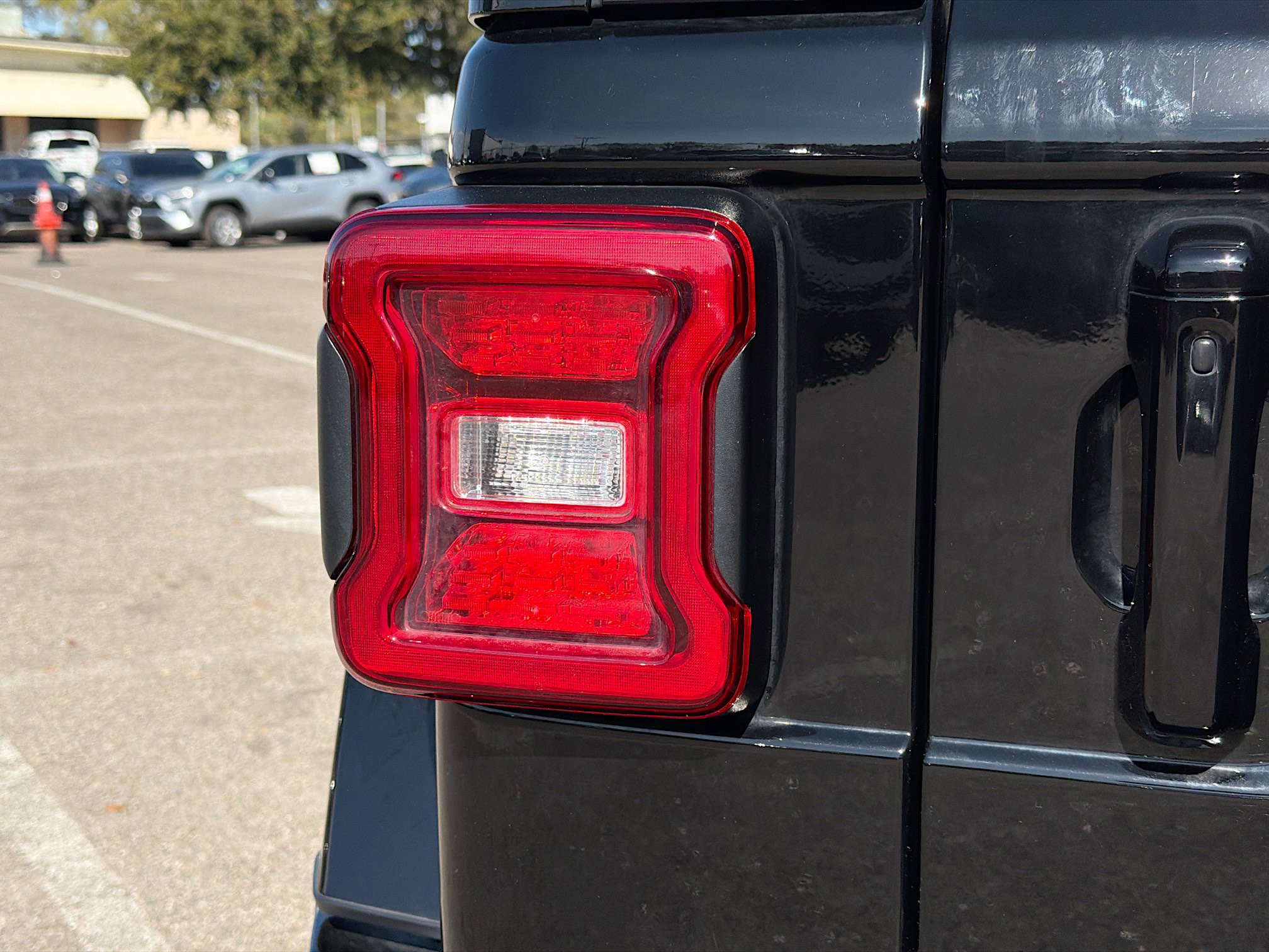 Used 2022 Jeep Wrangler Unlimited Sahara image 10