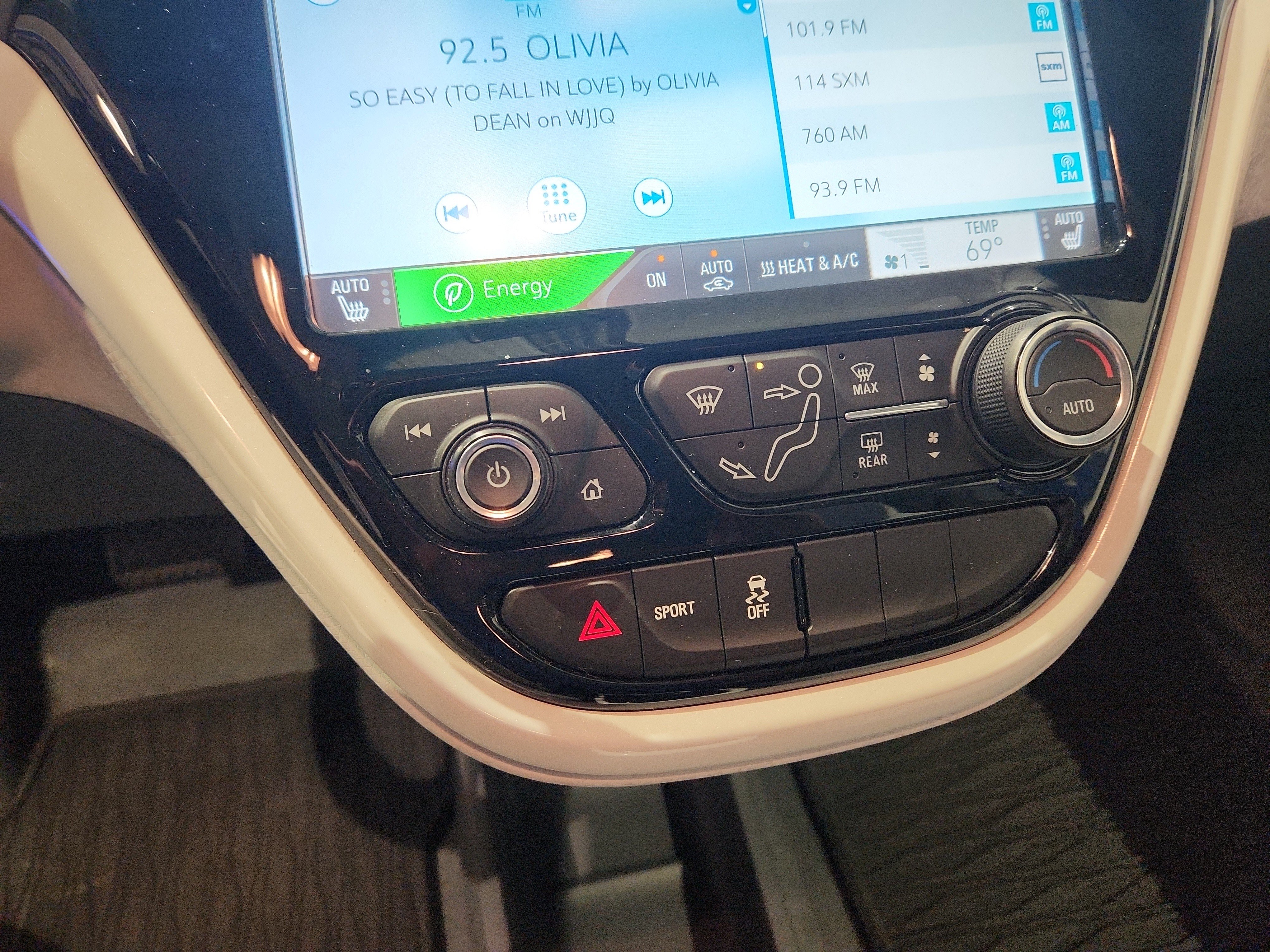 Certified 2017 Chevrolet Bolt LT FWD image 10
