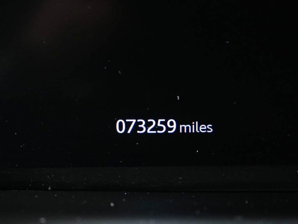 Used 2018 Land Rover Discovery HSE image 9