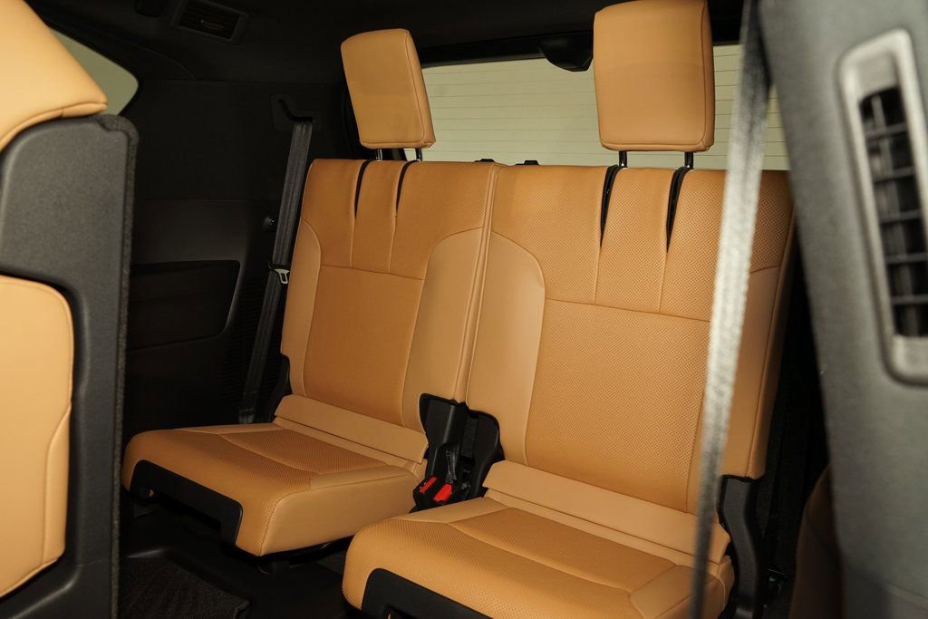 Used 2026 Lexus LX 600 4WD w/ Appearance Package image 35