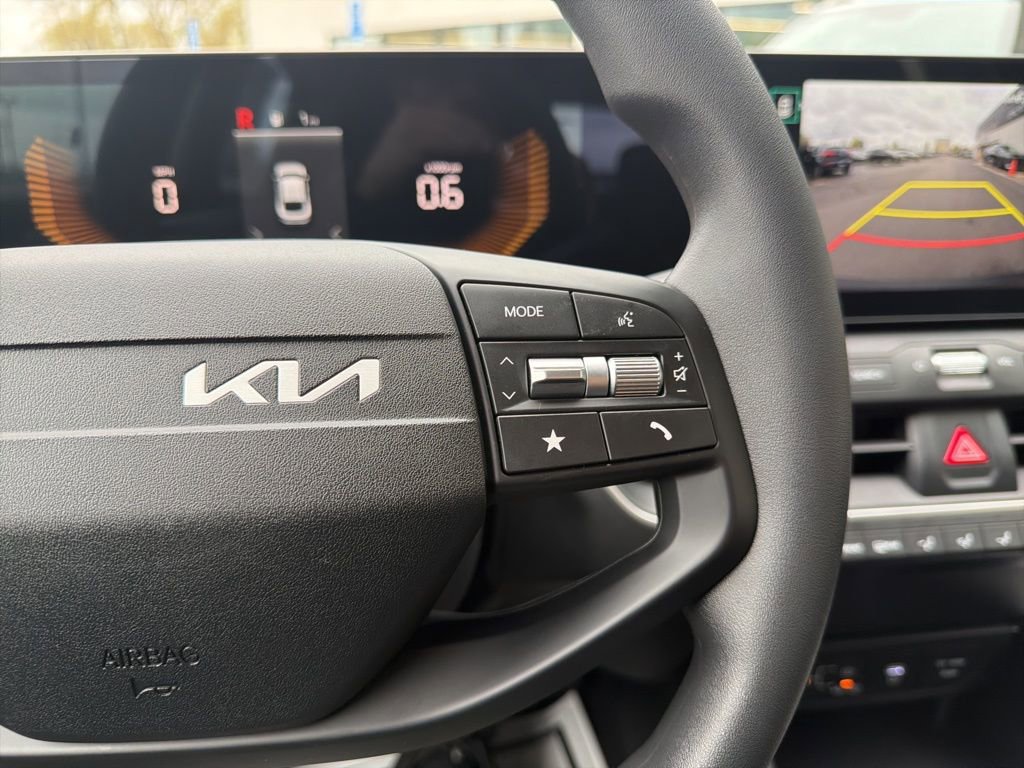 New 2026 Kia K4 LXS FWD image 32