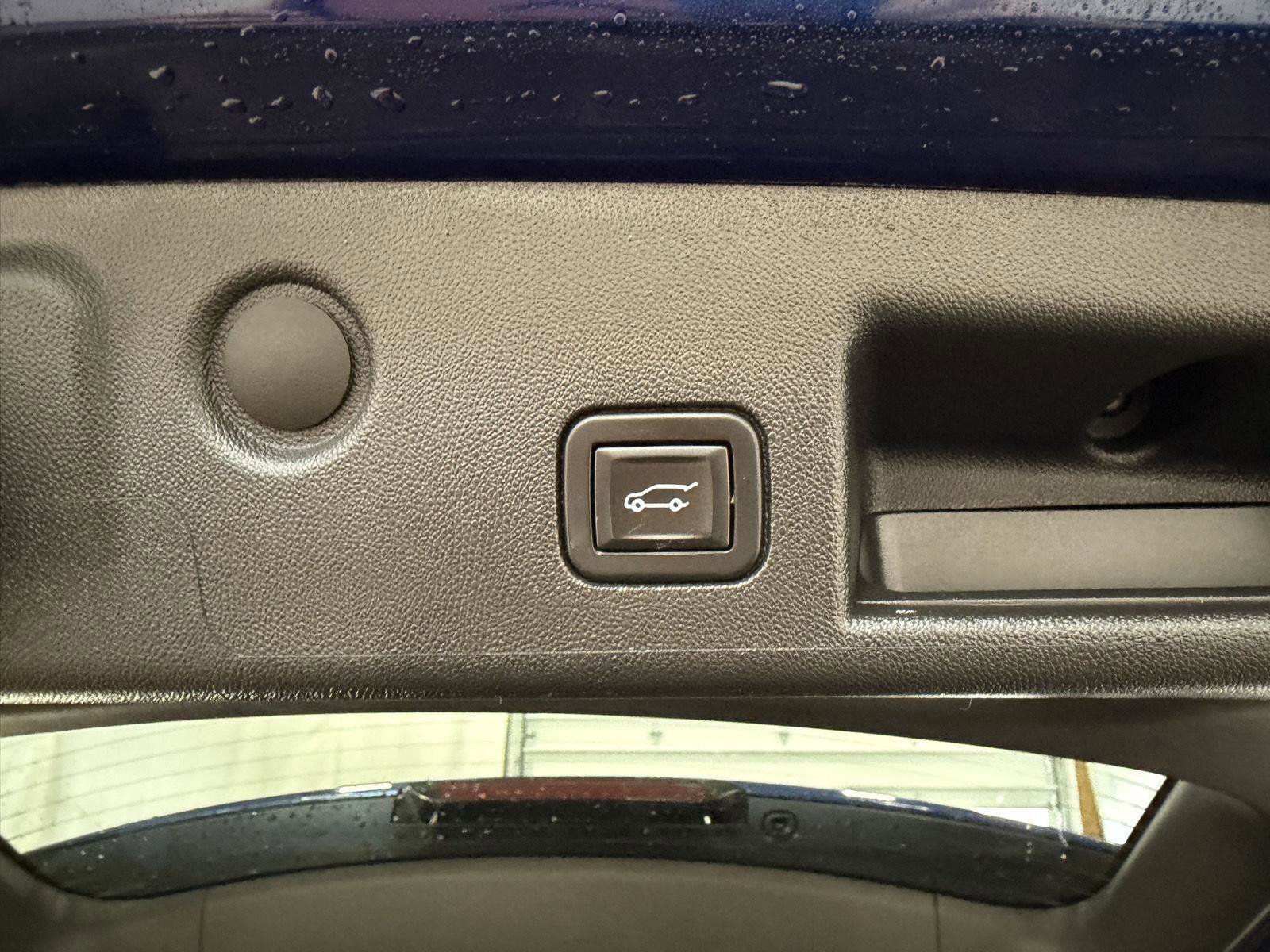 Used 2023 Chevrolet Equinox RS image 6