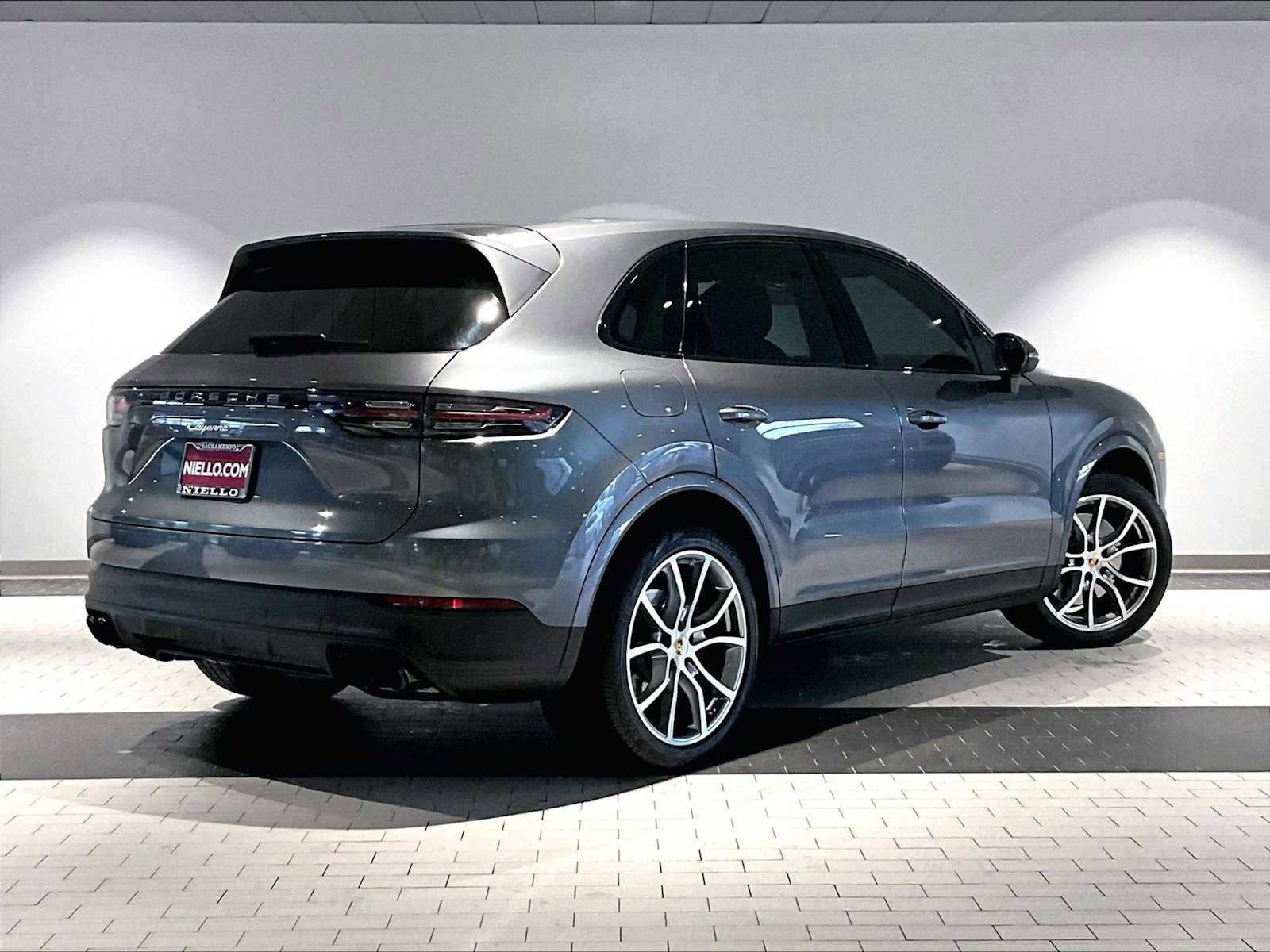 Used 2023 Porsche Cayenne image 10