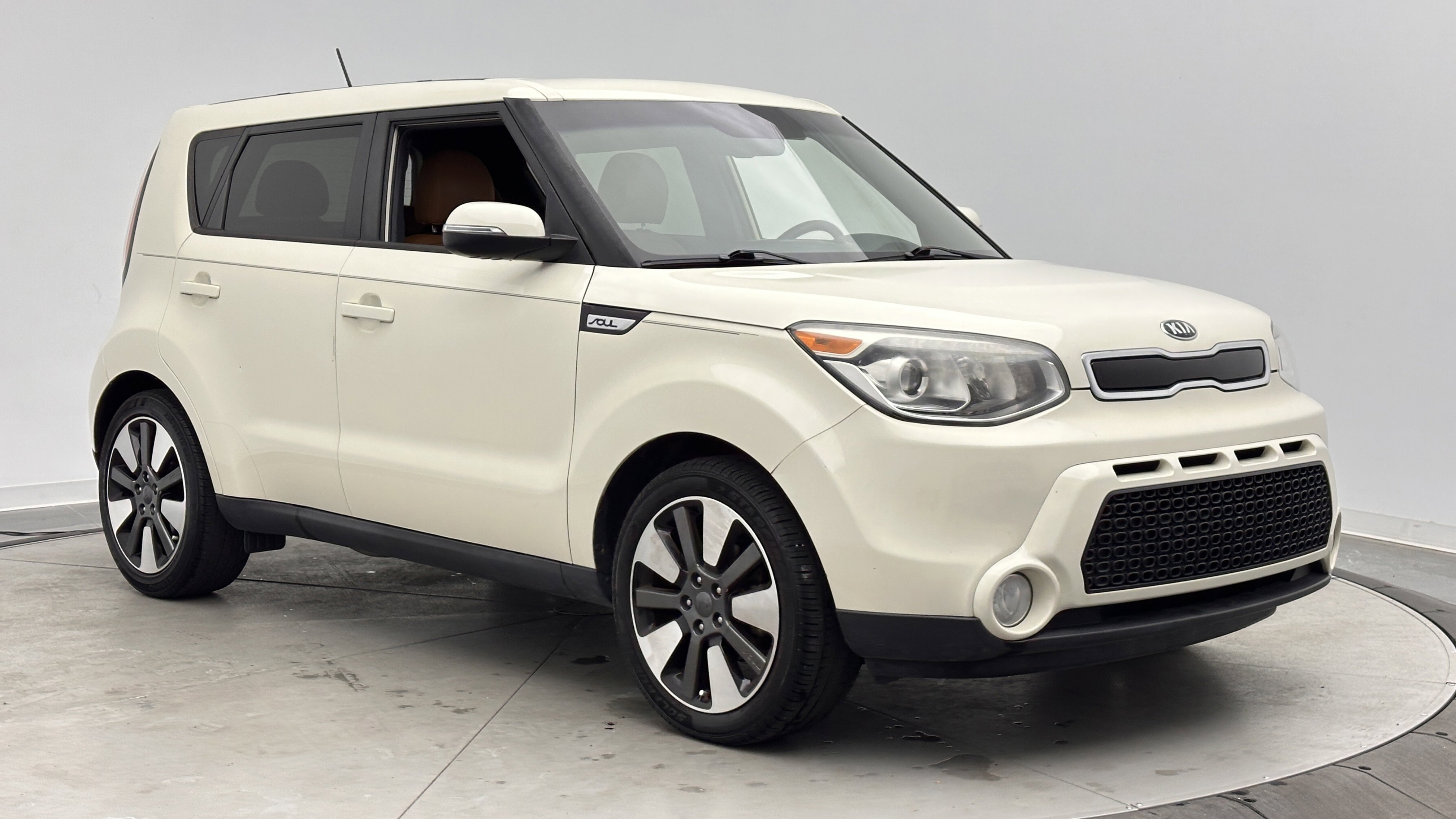 Used 2016 Kia Soul ! w/ Umber Package 1 FWD image 3