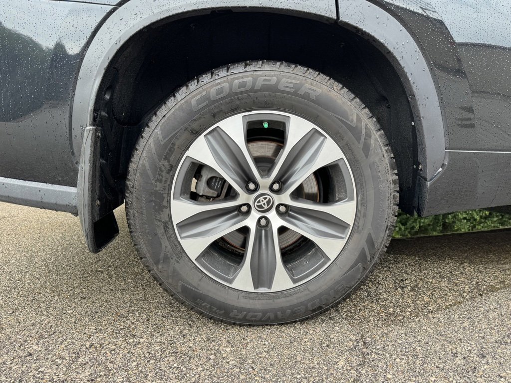 Used 2022 Toyota Highlander XLE image 9