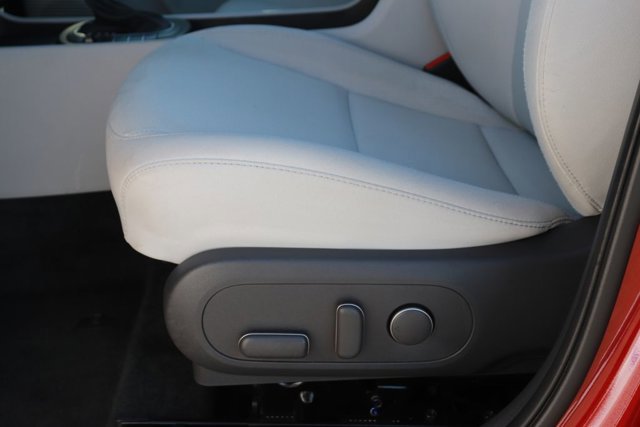 Used 2025 Hyundai Kona SEL image 9