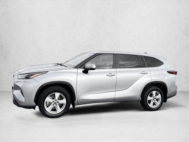 Used 2024 Toyota Highlander LE image 4