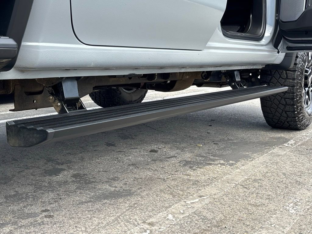 Used 2025 GMC Sierra 2500 AT4X image 41