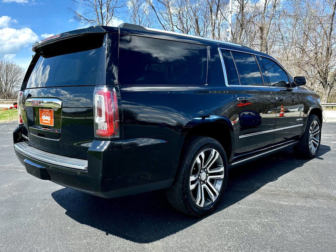 Used 2019 GMC Yukon XL Denali w/ Denali Ultimate Package AWD/4WD image 4