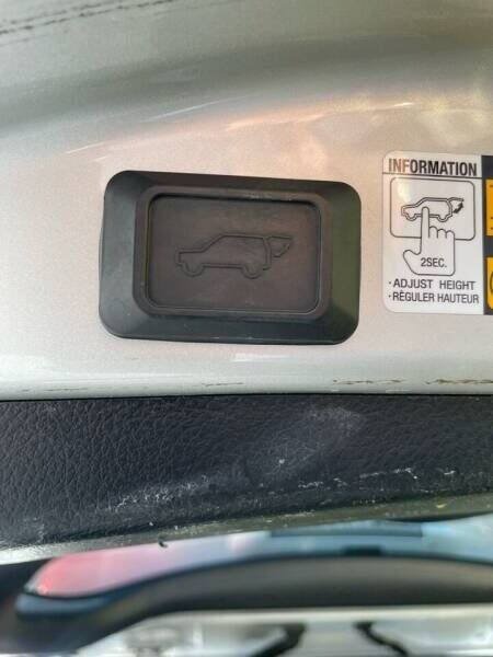 Used 2013 Toyota RAV4 Limited FWD image 16