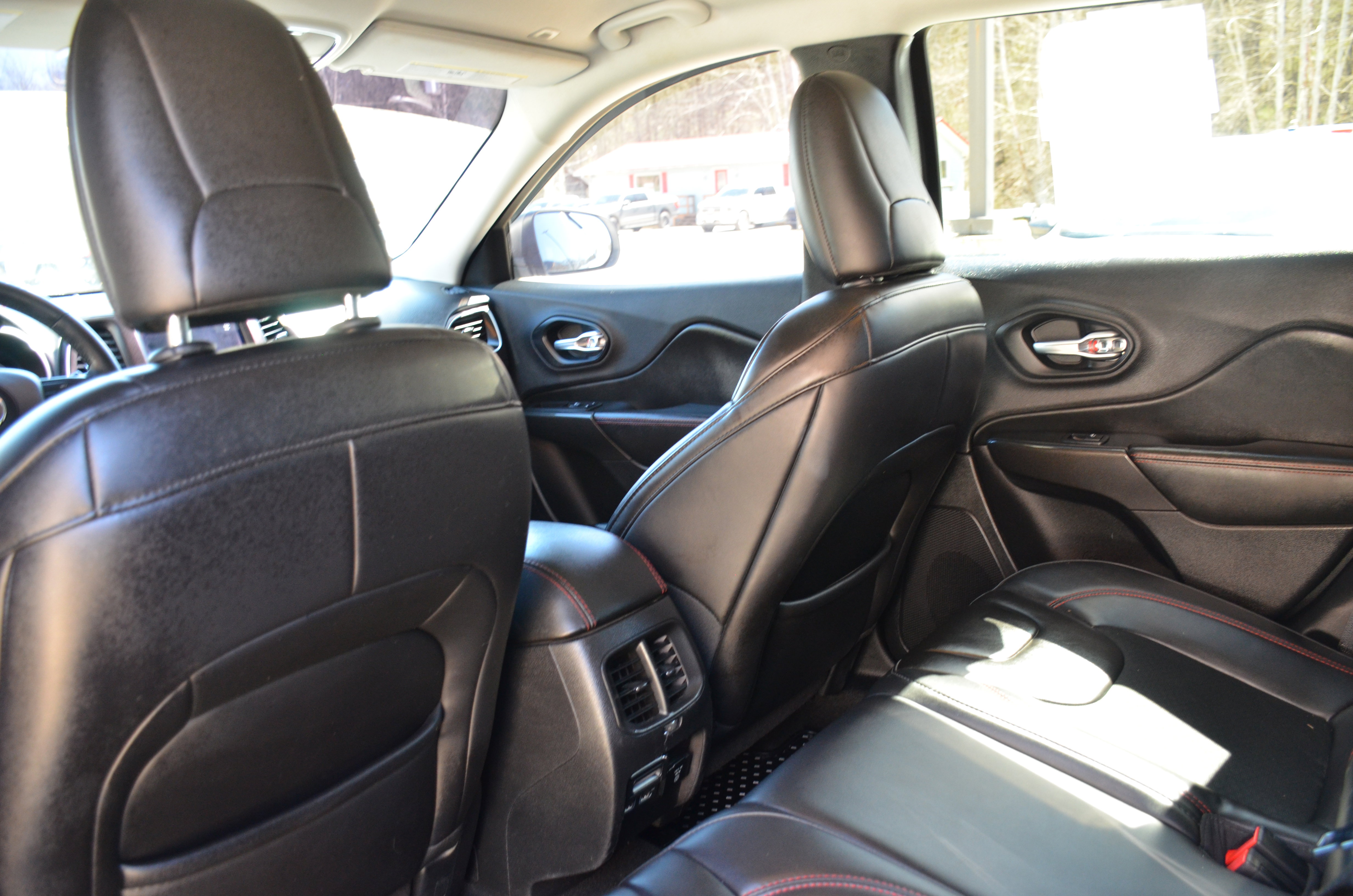 Used 2019 Jeep Cherokee Trailhawk w/ Cold Weather Group image 20