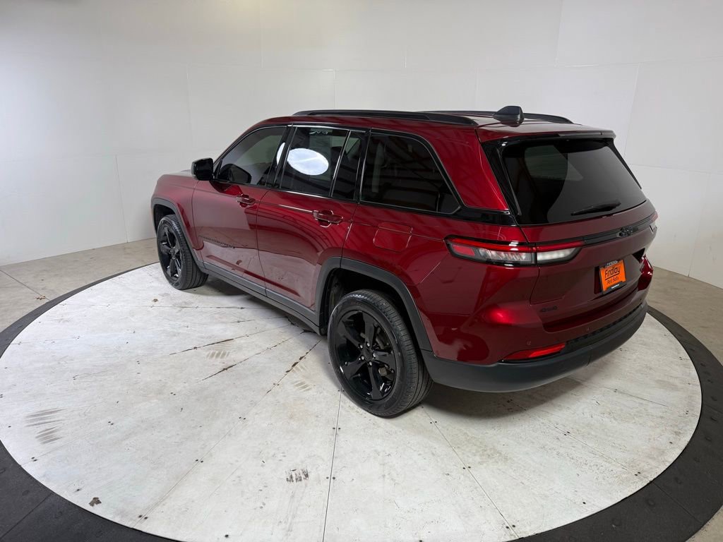 Used 2023 Jeep Grand Cherokee Limited w/ Black Appearance Package image 5