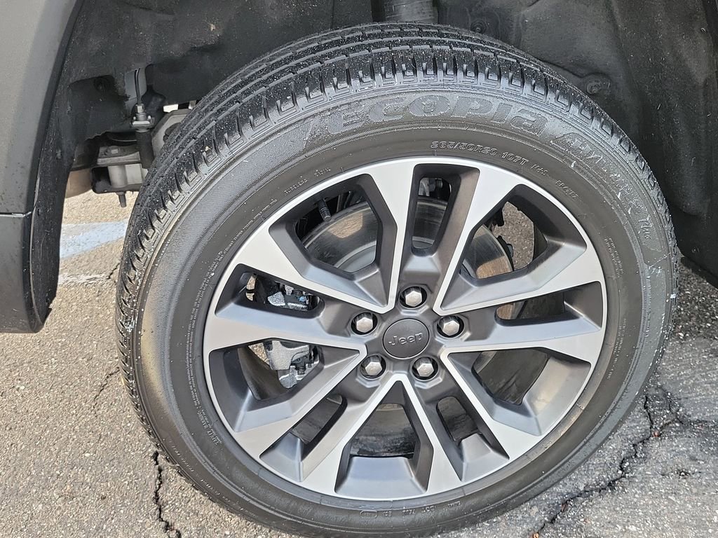 Used 2023 Jeep Grand Cherokee Overland w/ Advanced Protech Group III image 24