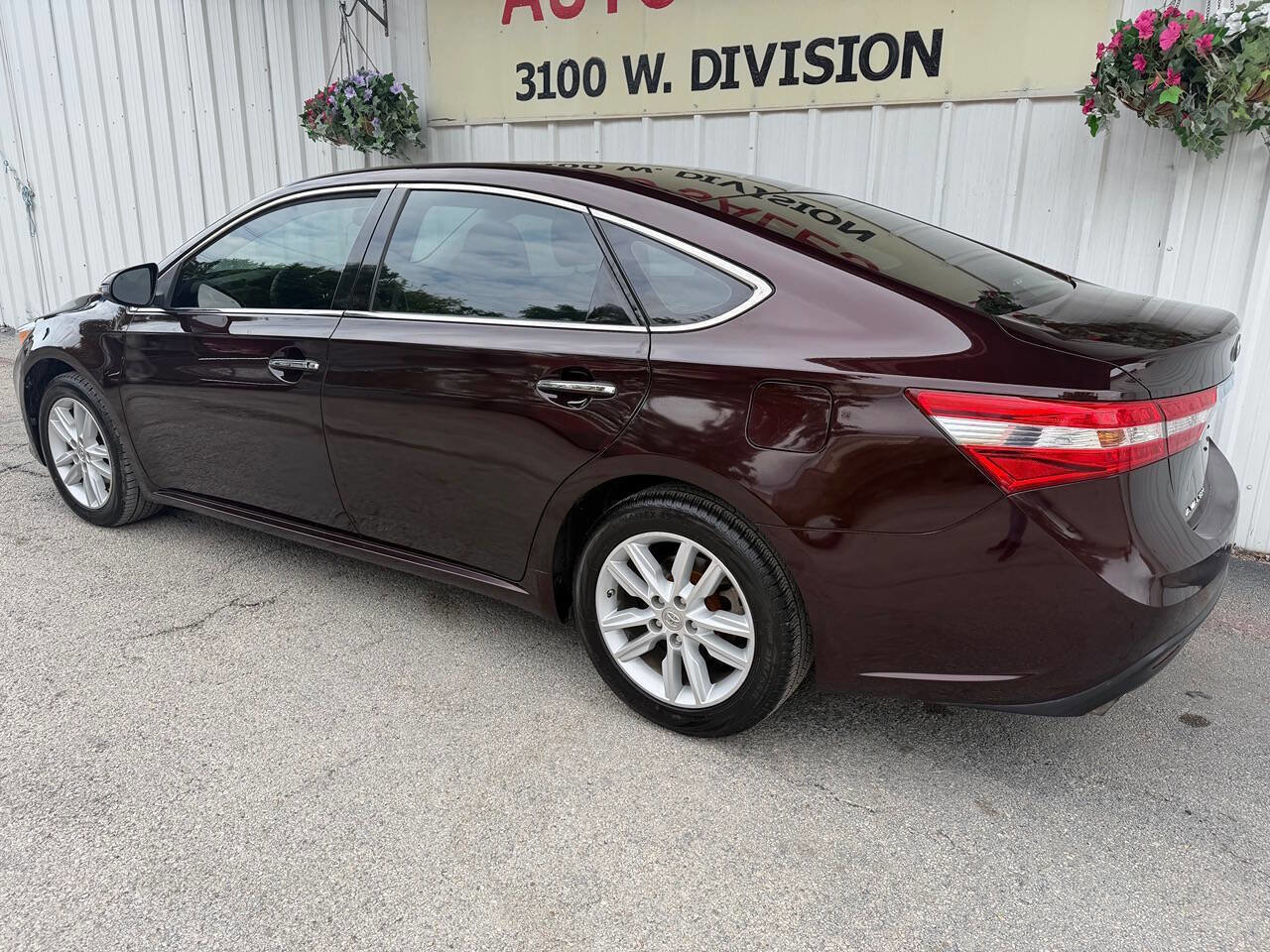 Used 2013 Toyota Avalon XLE Premium image 4