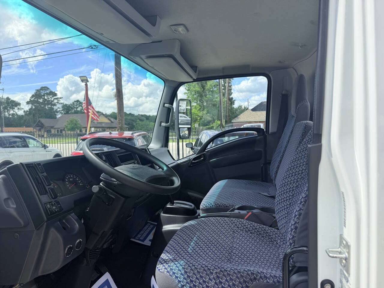 Used 2024 Isuzu NPR RWD image 9