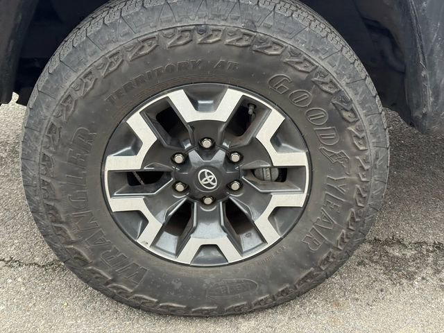 Certified 2023 Toyota Tacoma TRD Off-Road image 17