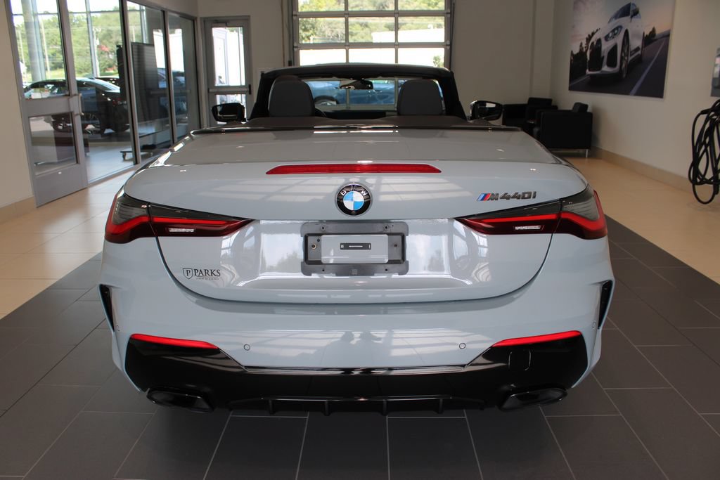 Used 2024 BMW M440i Convertible w/ Shadowloine Package RWD image 31