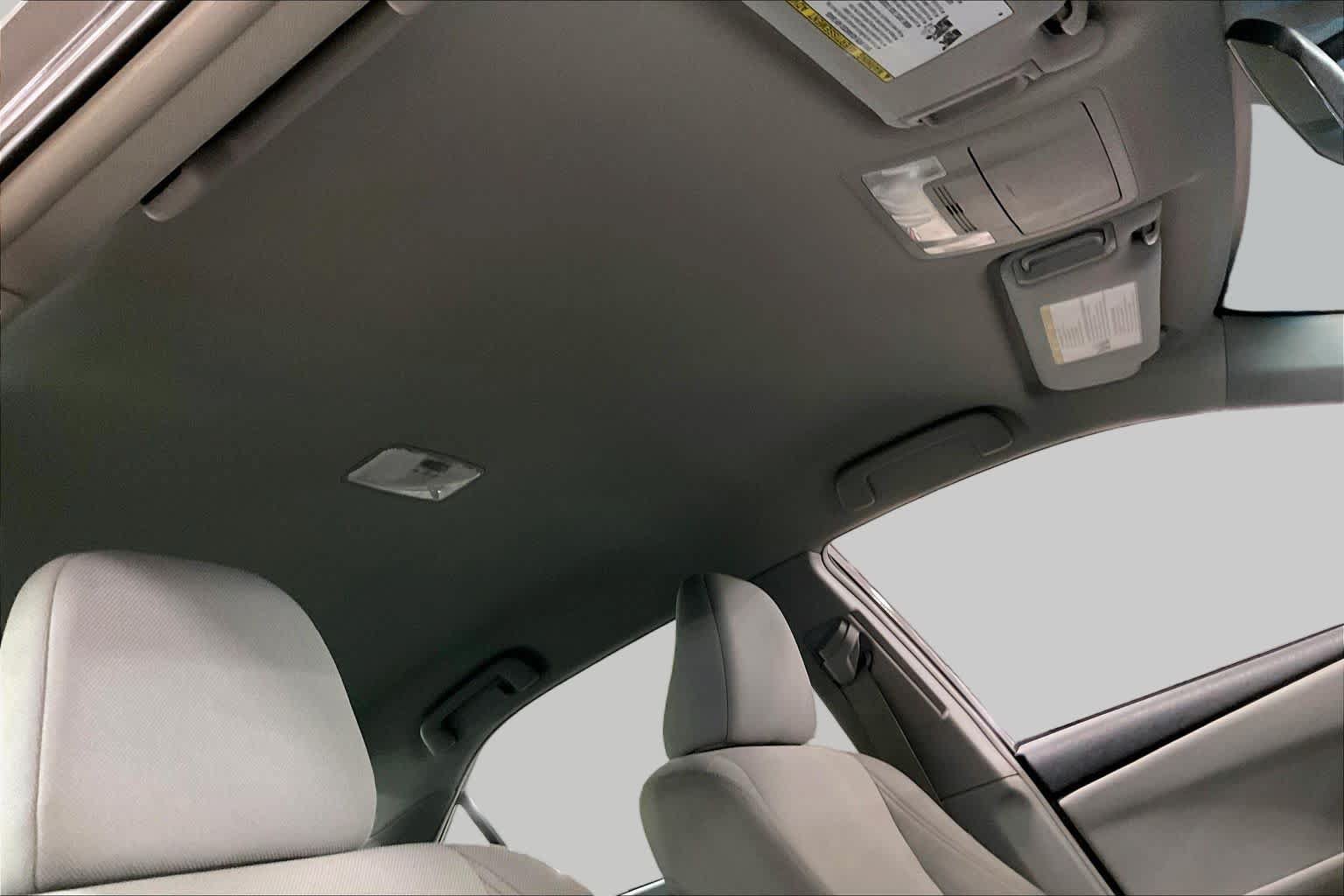 Used 2017 Toyota Camry LE FWD image 14