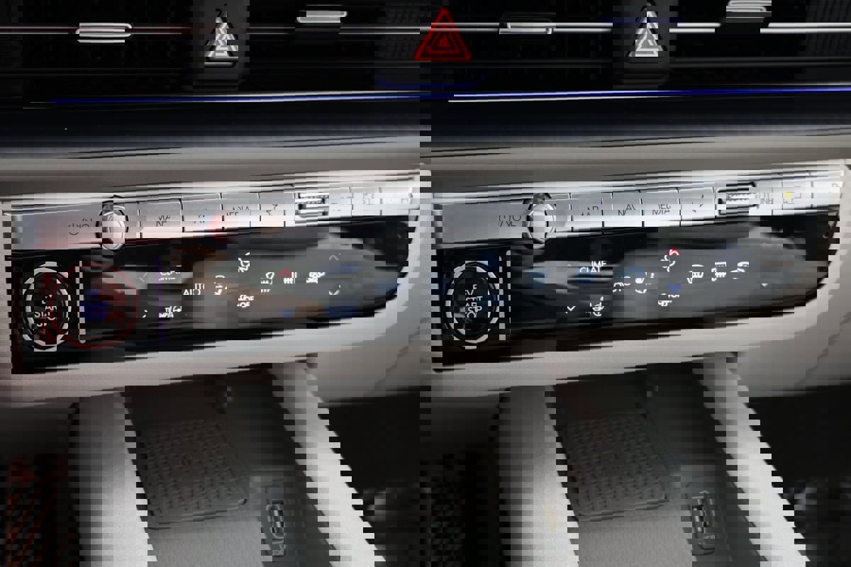 Used 2025 Hyundai Ioniq 6 Limited image 27