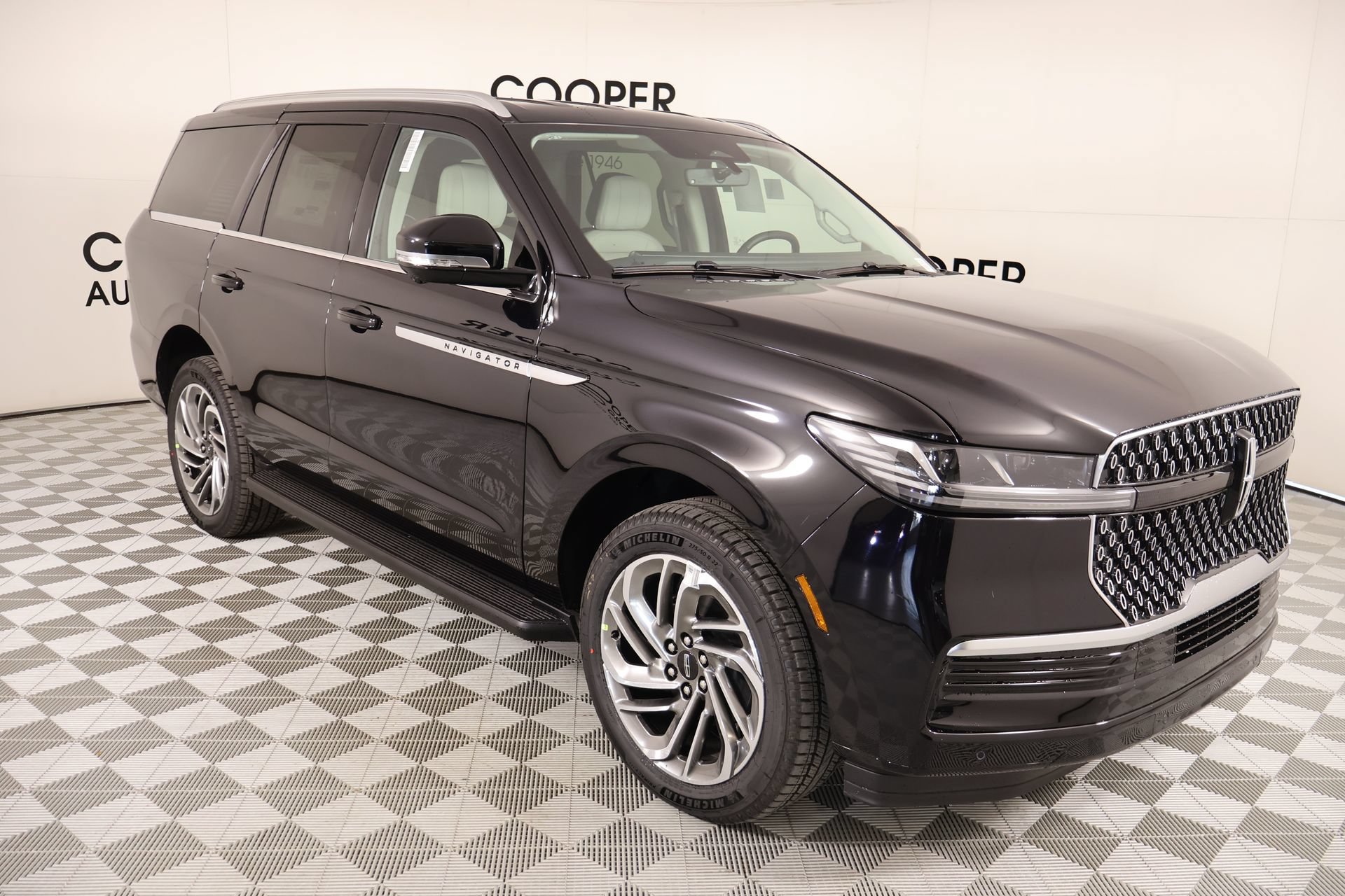 New 2026 Lincoln Navigator Premiere AWD/4WD image 1