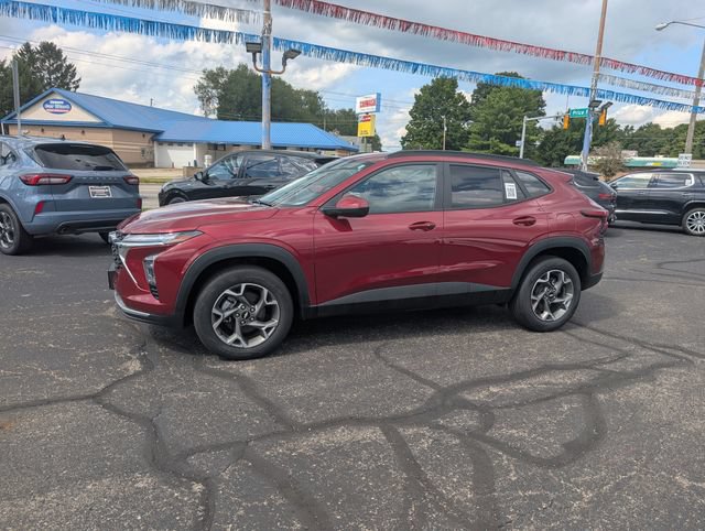 Used 2025 Chevrolet Trax LT w/ LT Convenience Package FWD image 4