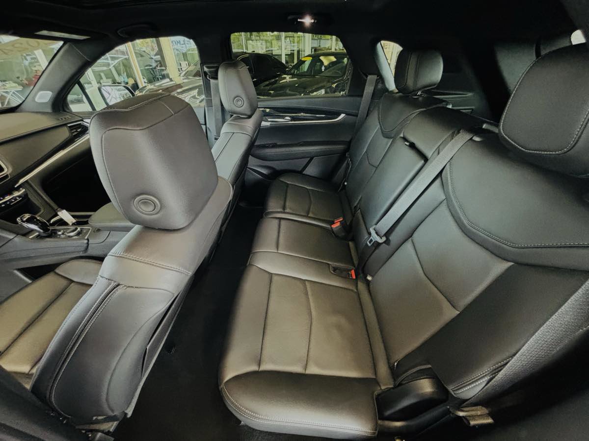 Used 2024 Cadillac XT5 Premium Luxury w/ LPO, Floor Liner Package AWD/4WD image 23