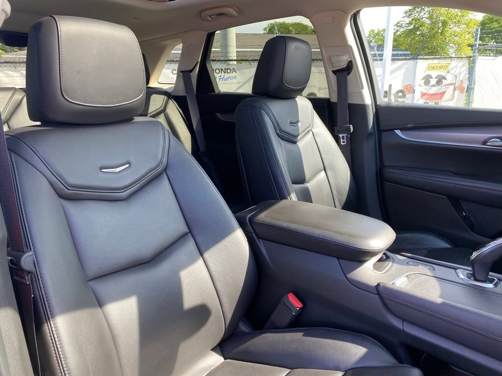Used 2017 Cadillac XT5 Luxury w/ Driver Awareness Package AWD/4WD image 18